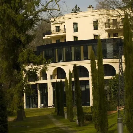 Hotel Pavillon De La Rotonde Et 5*
