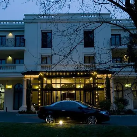 Pavillon De La Rotonde Et